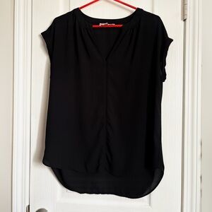 Philosophy Republic Black V-Neck Blouse Medium Short Sleeve High-Low Top
